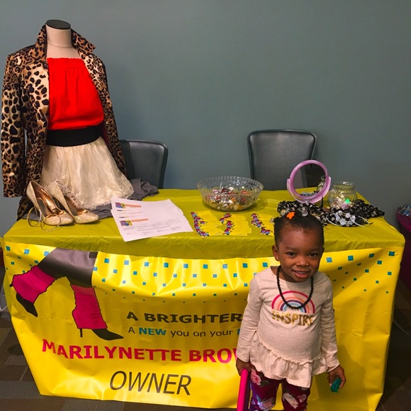 Meet your Posher, Marilynette - Picture 1 of 1